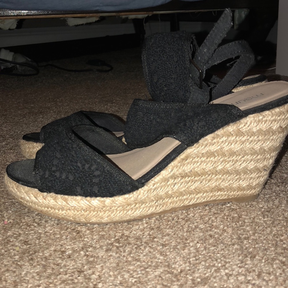 Black Wedges